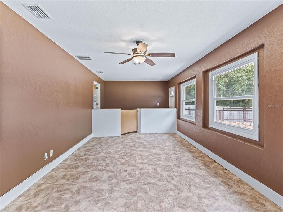 Active With Contract: $229,900 (3 beds, 2 baths, 1579 Square Feet)