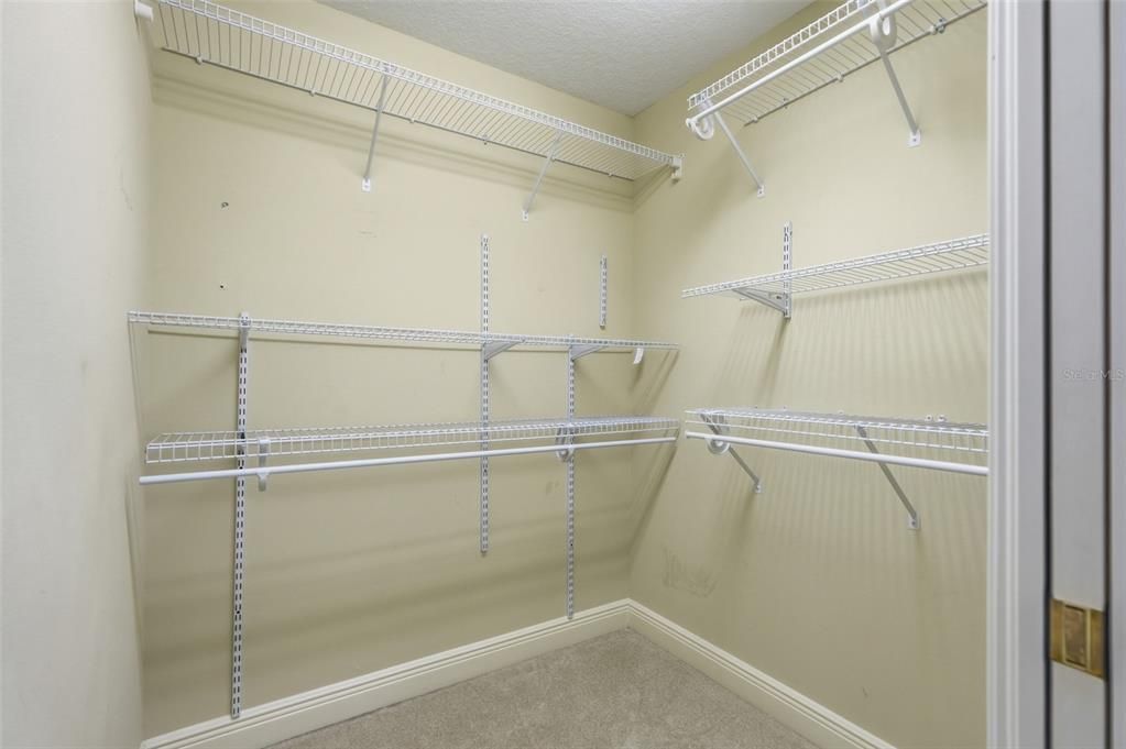 Activo con contrato: $352,000 (3 camas, 2 baños, 1954 Pies cuadrados)
