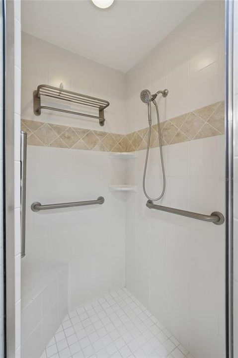 Activo con contrato: $352,000 (3 camas, 2 baños, 1954 Pies cuadrados)