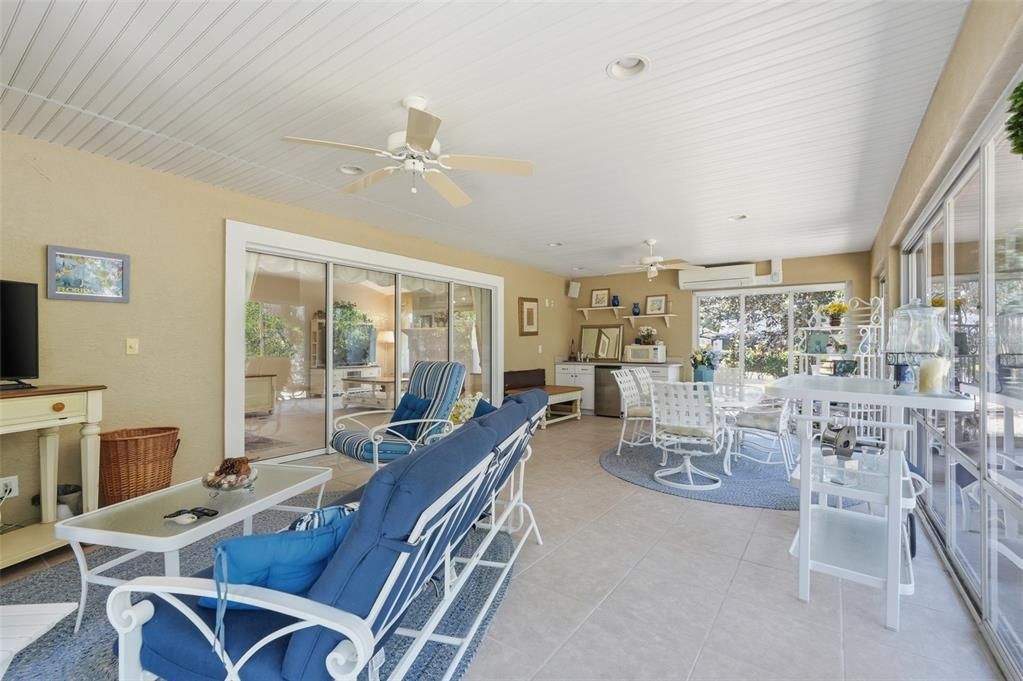 Activo con contrato: $352,000 (3 camas, 2 baños, 1954 Pies cuadrados)