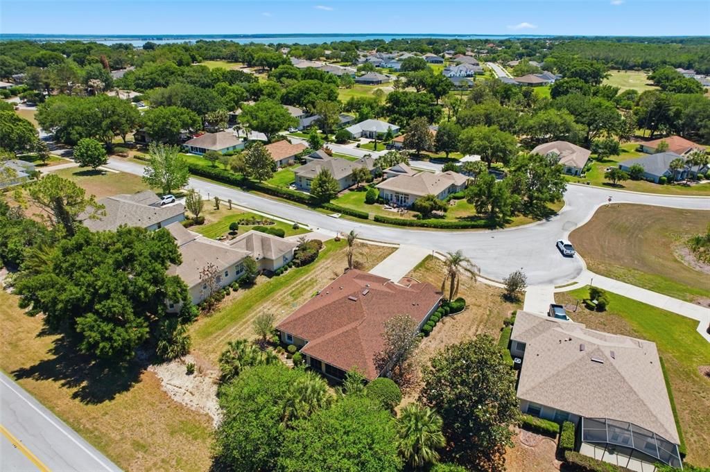Activo con contrato: $352,000 (3 camas, 2 baños, 1954 Pies cuadrados)