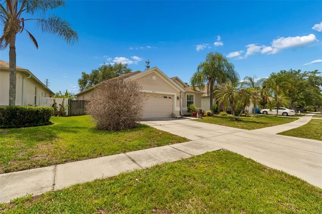 Active With Contract: $299,000 (3 beds, 2 baths, 1614 Square Feet)