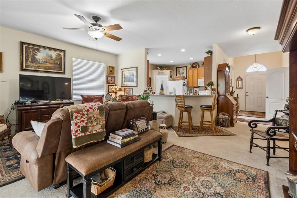 Active With Contract: $299,000 (3 beds, 2 baths, 1614 Square Feet)