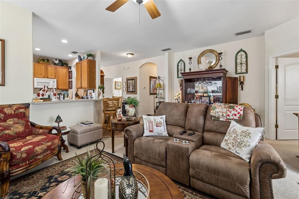 Active With Contract: $299,000 (3 beds, 2 baths, 1614 Square Feet)