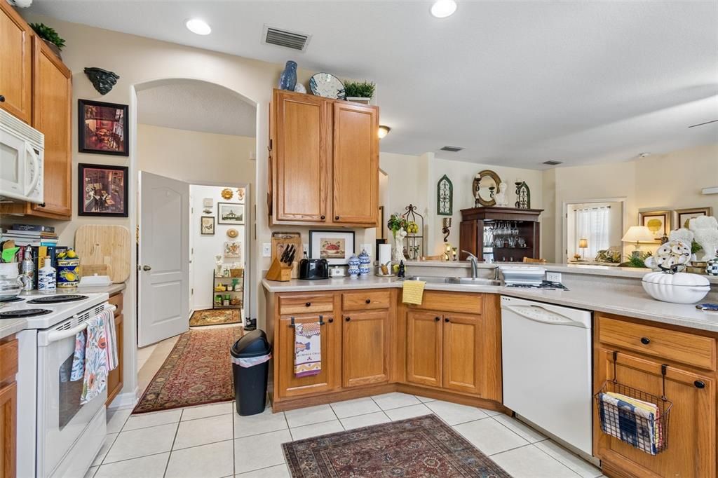 Active With Contract: $299,000 (3 beds, 2 baths, 1614 Square Feet)