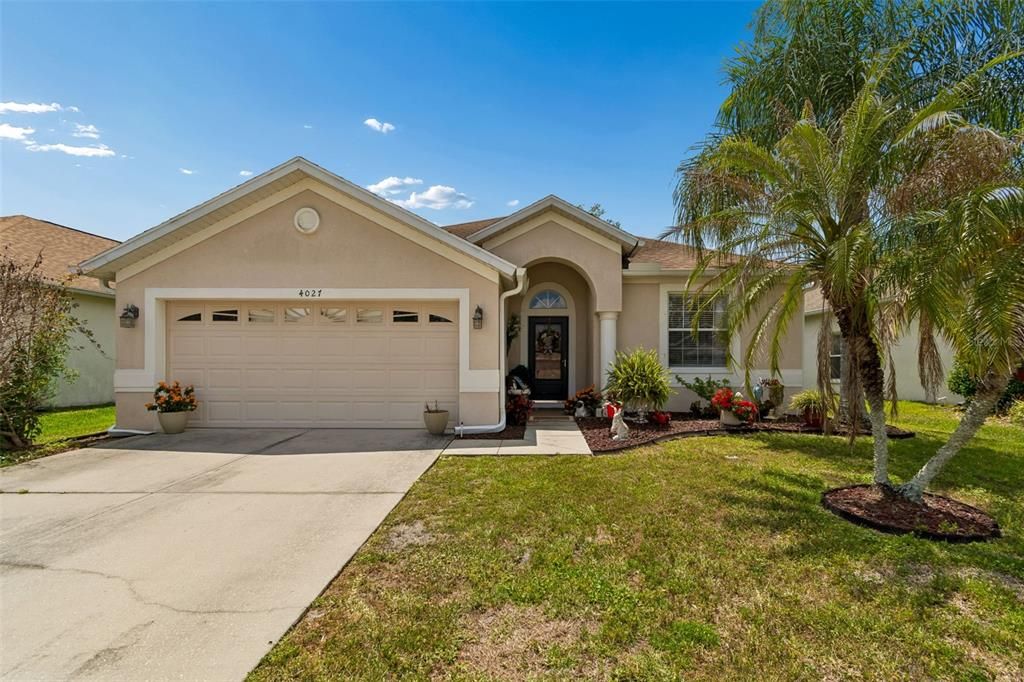 Active With Contract: $299,000 (3 beds, 2 baths, 1614 Square Feet)
