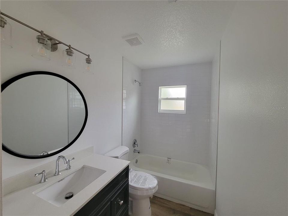 Activo con contrato: $359,000 (3 camas, 2 baños, 1435 Pies cuadrados)