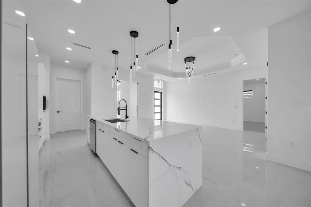 На продажу: $374,900 (3 спален, 2 ванн, 1650 Квадратных фут)