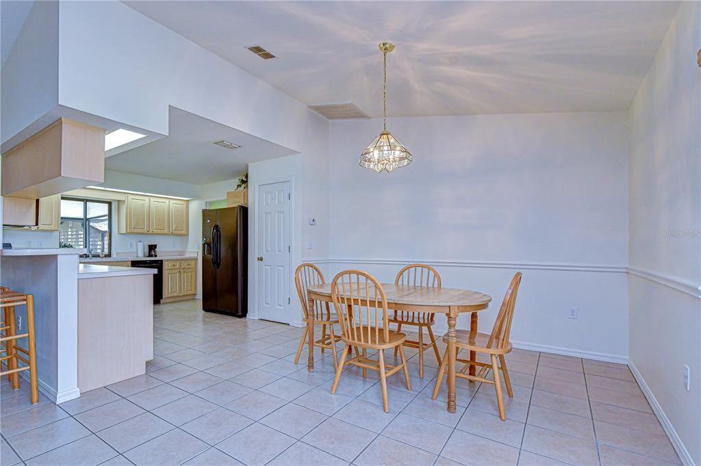 Activo con contrato: $565,000 (3 camas, 2 baños, 1707 Pies cuadrados)