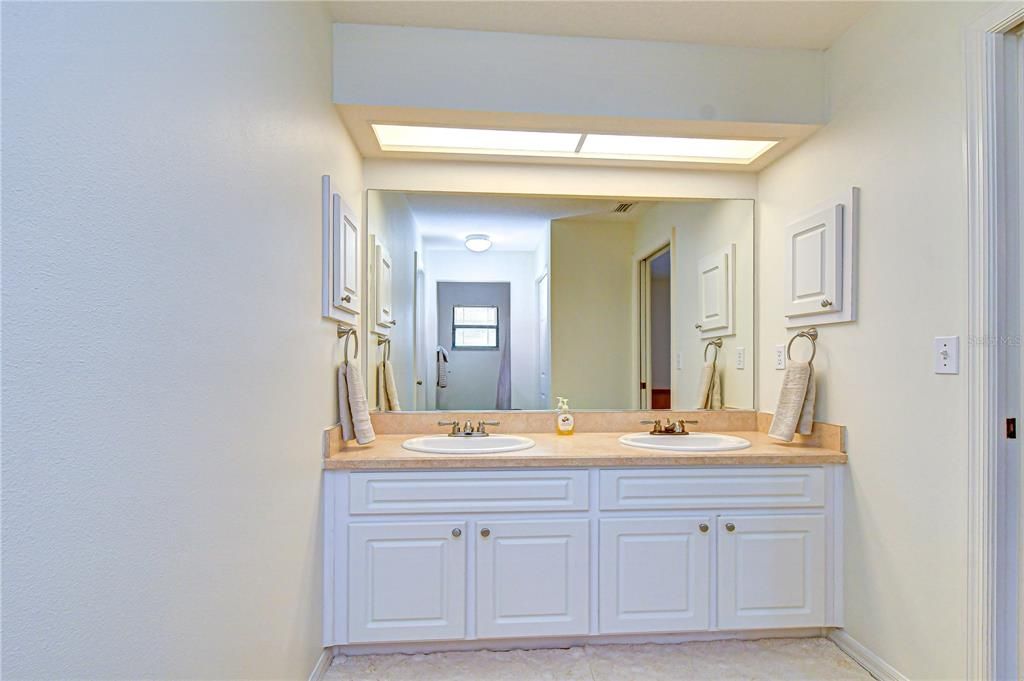 Activo con contrato: $565,000 (3 camas, 2 baños, 1707 Pies cuadrados)