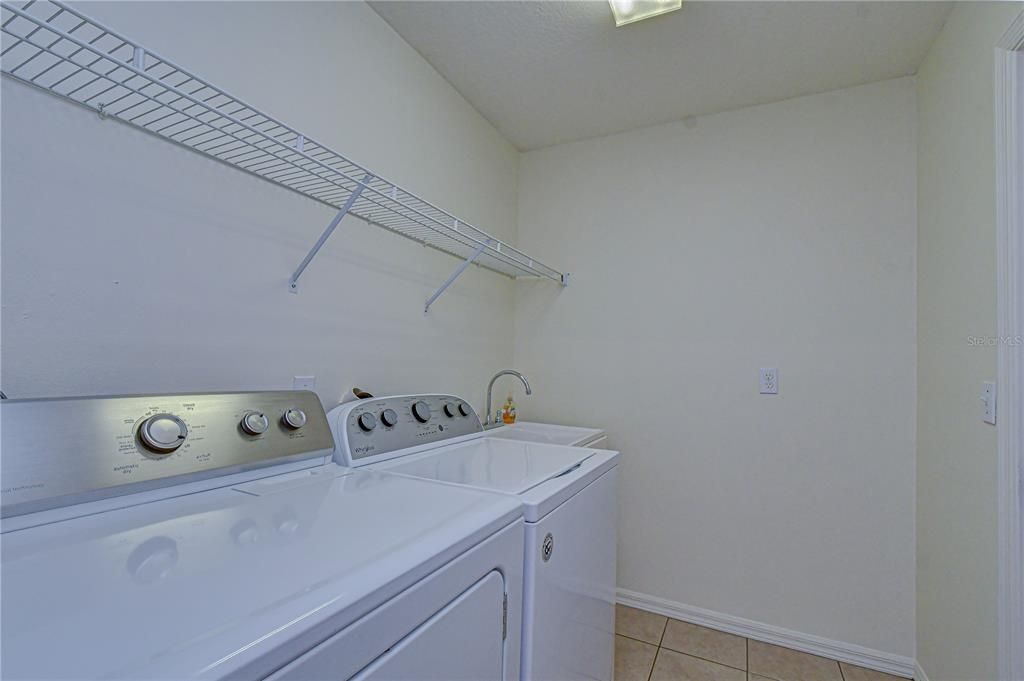 Activo con contrato: $565,000 (3 camas, 2 baños, 1707 Pies cuadrados)