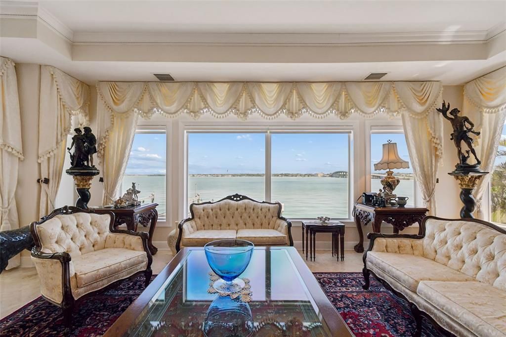 En Venta: $5,495,000 (5 camas, 5 baños, 5268 Pies cuadrados)