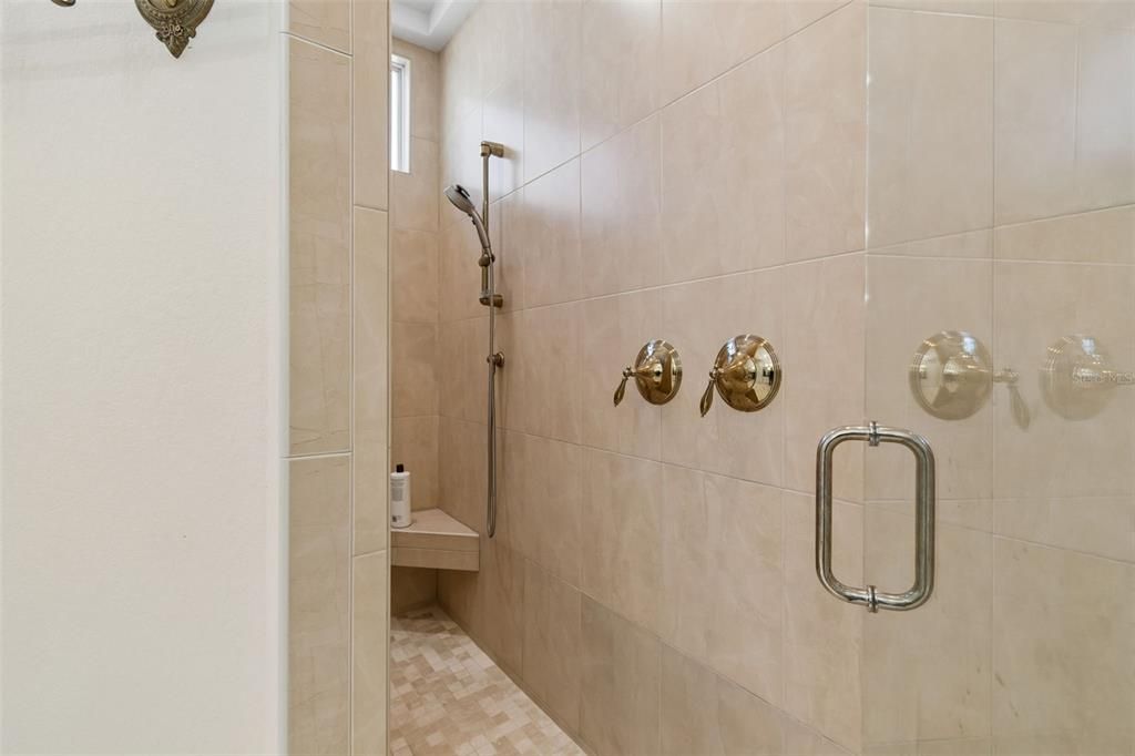 En Venta: $5,495,000 (5 camas, 5 baños, 5268 Pies cuadrados)
