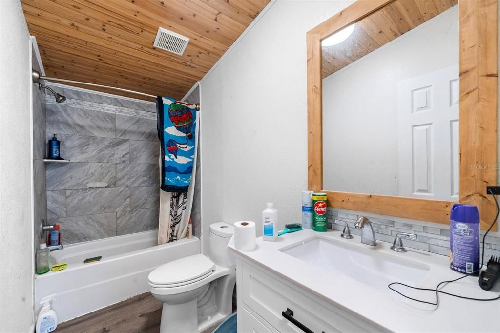 En Venta: $299,000 (4 camas, 2 baños, 1296 Pies cuadrados)