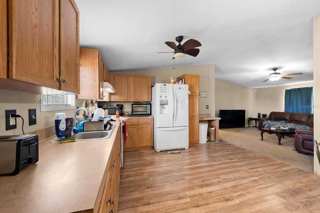 En Venta: $299,000 (4 camas, 2 baños, 1296 Pies cuadrados)