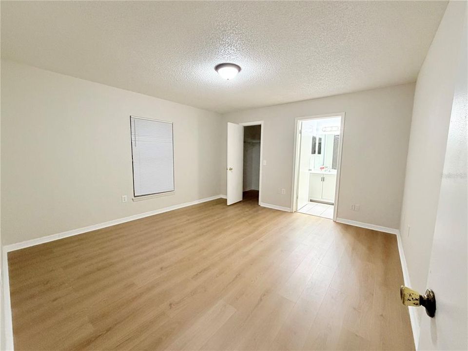 На продажу: $268,000 (4 спален, 2 ванн, 1596 Квадратных фут)