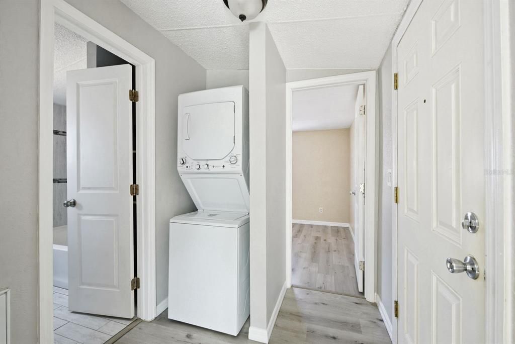 Active With Contract: $185,000 (2 beds, 1 baths, 644 Square Feet)