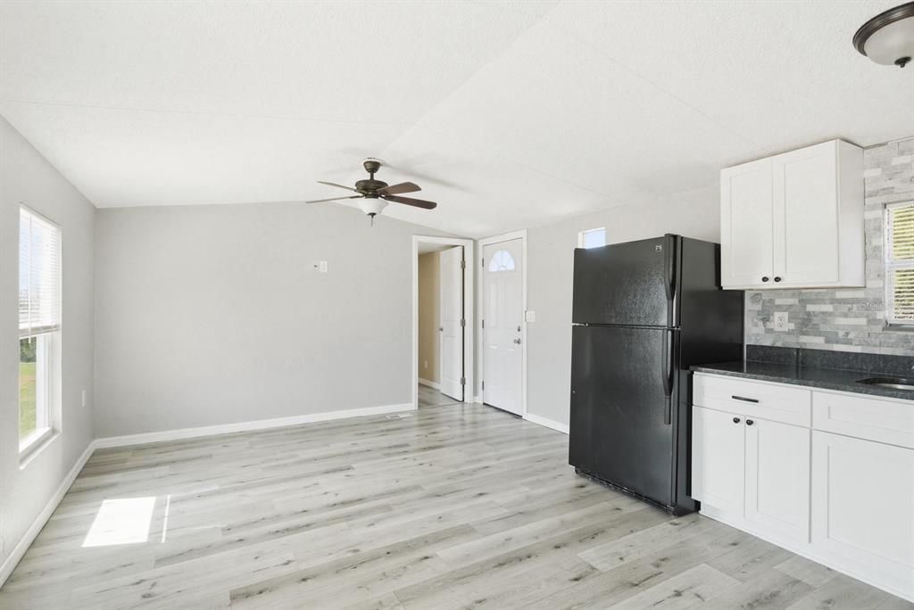 Active With Contract: $185,000 (2 beds, 1 baths, 644 Square Feet)