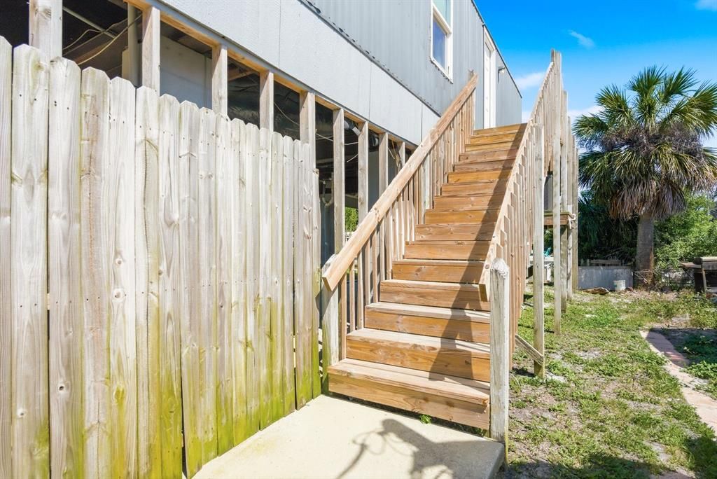 Active With Contract: $185,000 (2 beds, 1 baths, 644 Square Feet)