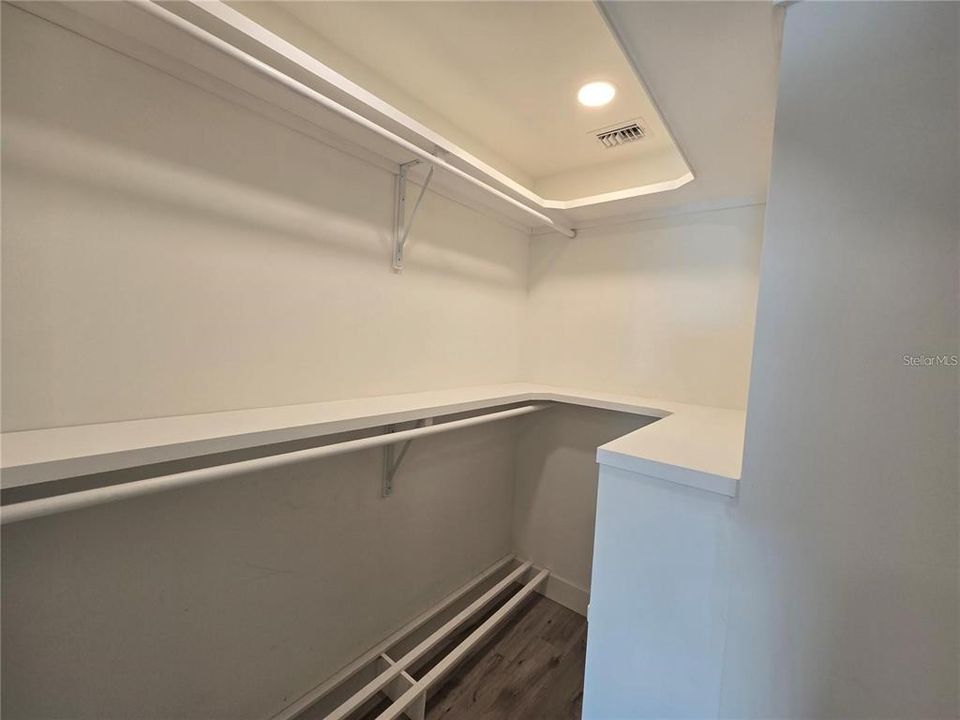 Active With Contract: $439,000 (1 beds, 2 baths, 858 Square Feet)