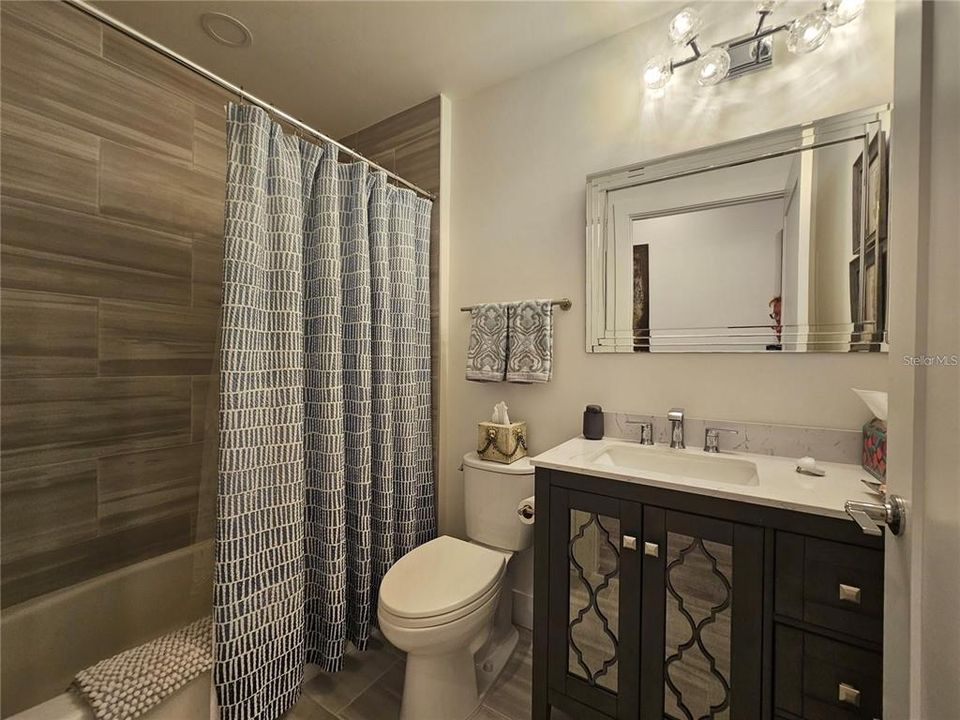 Active With Contract: $439,000 (1 beds, 2 baths, 858 Square Feet)