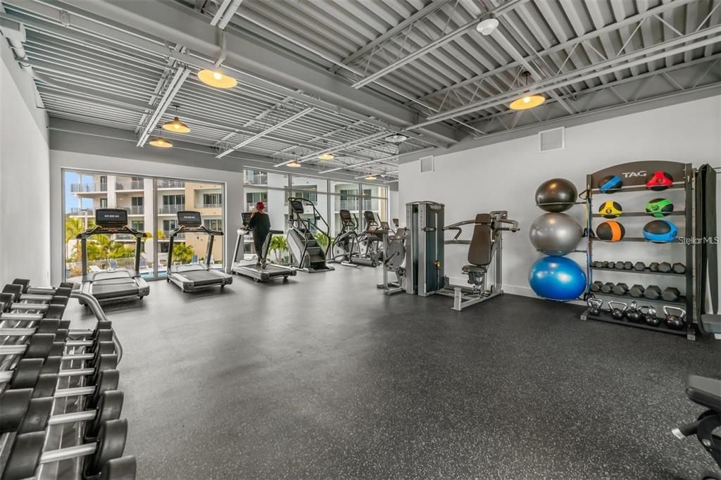 Active With Contract: $439,000 (1 beds, 2 baths, 858 Square Feet)