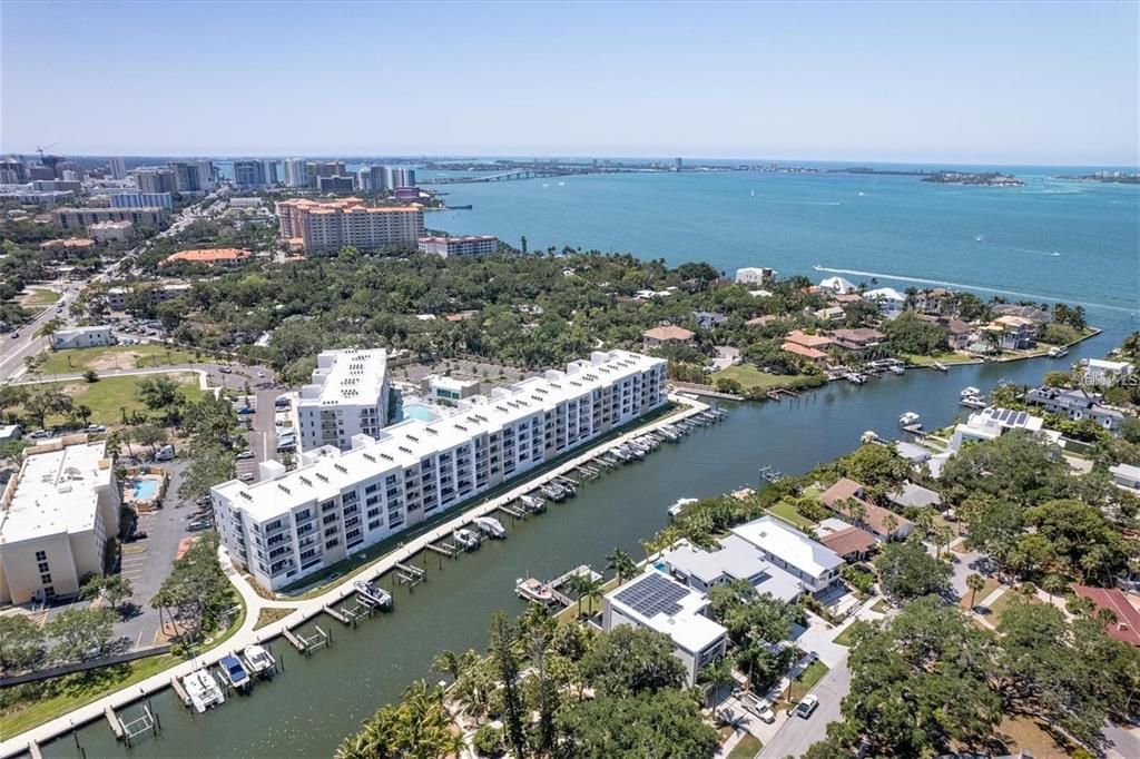 Active With Contract: $439,000 (1 beds, 2 baths, 858 Square Feet)