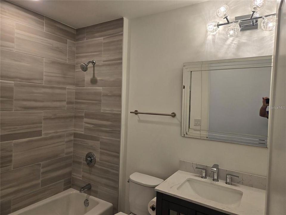 Active With Contract: $439,000 (1 beds, 2 baths, 858 Square Feet)
