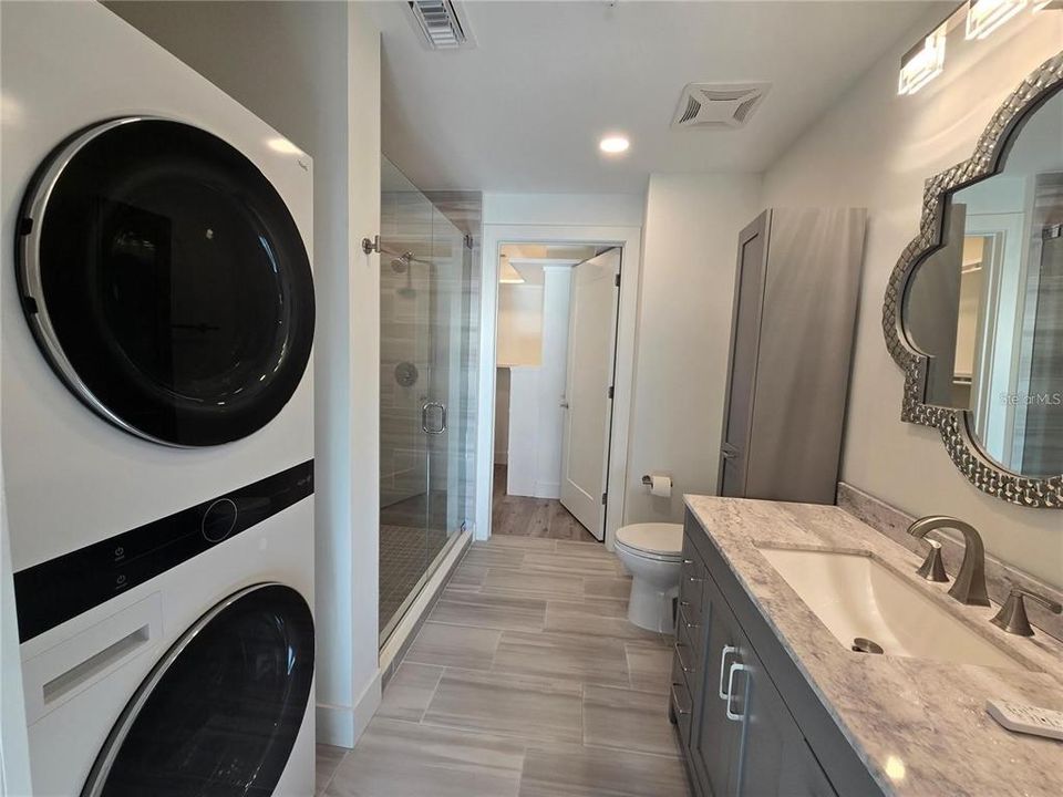 Active With Contract: $439,000 (1 beds, 2 baths, 858 Square Feet)
