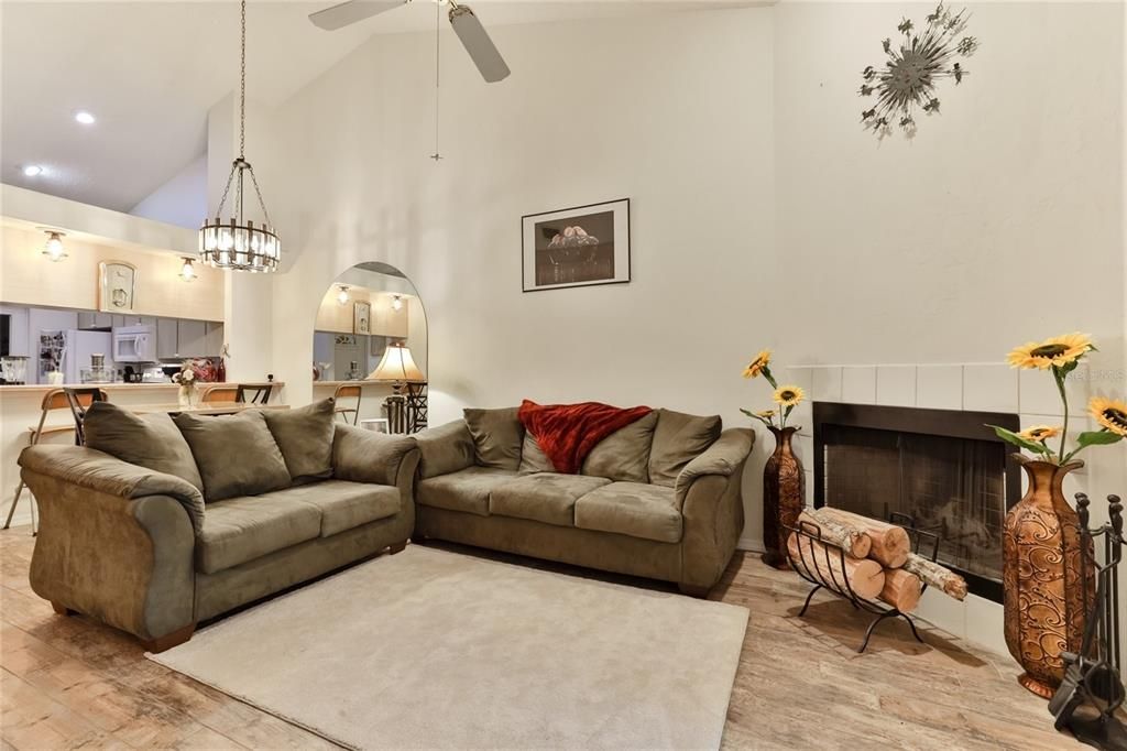 En Venta: $219,000 (2 camas, 2 baños, 904 Pies cuadrados)