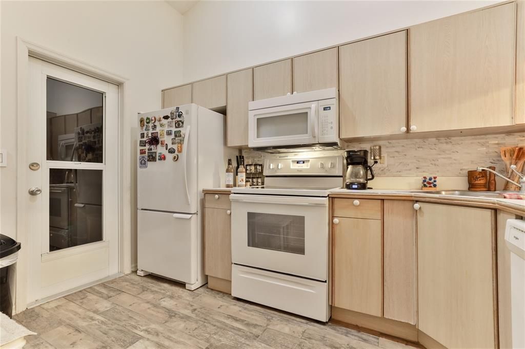 En Venta: $219,000 (2 camas, 2 baños, 904 Pies cuadrados)