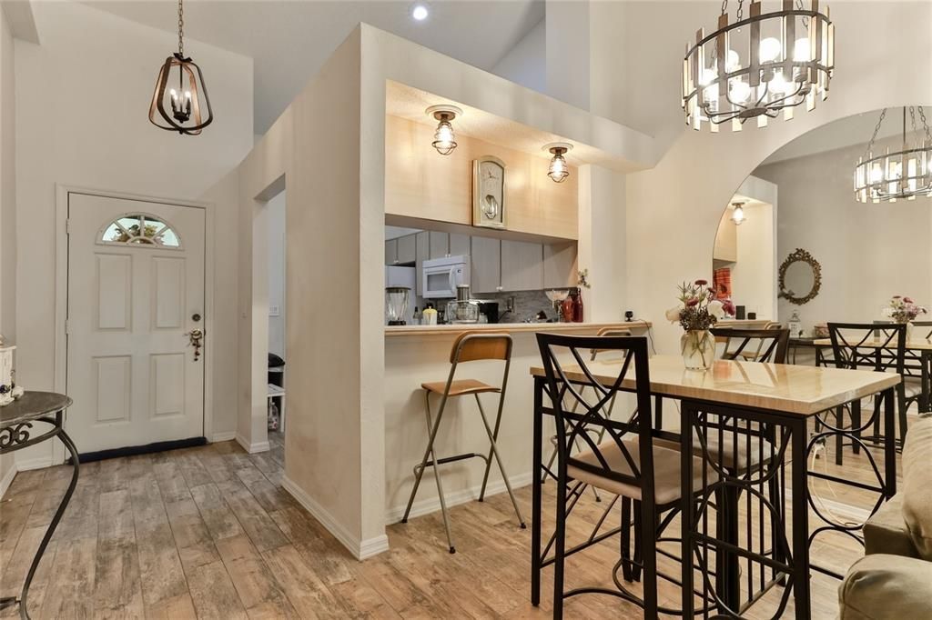 En Venta: $219,000 (2 camas, 2 baños, 904 Pies cuadrados)