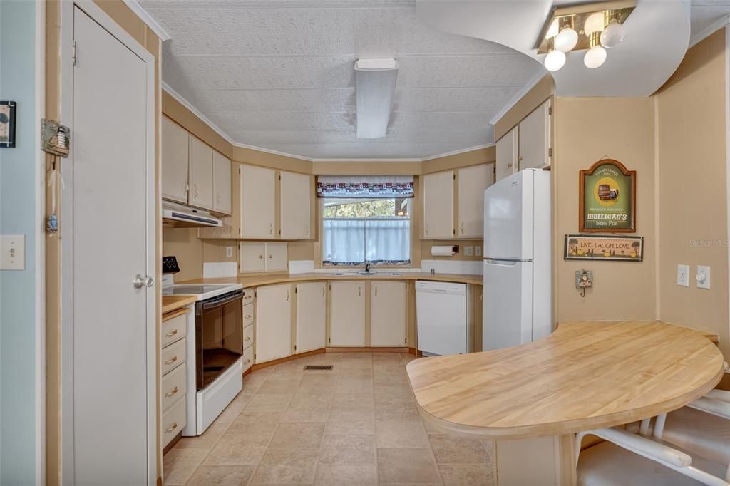 На продажу: $109,900 (2 спален, 2 ванн, 1152 Квадратных фут)