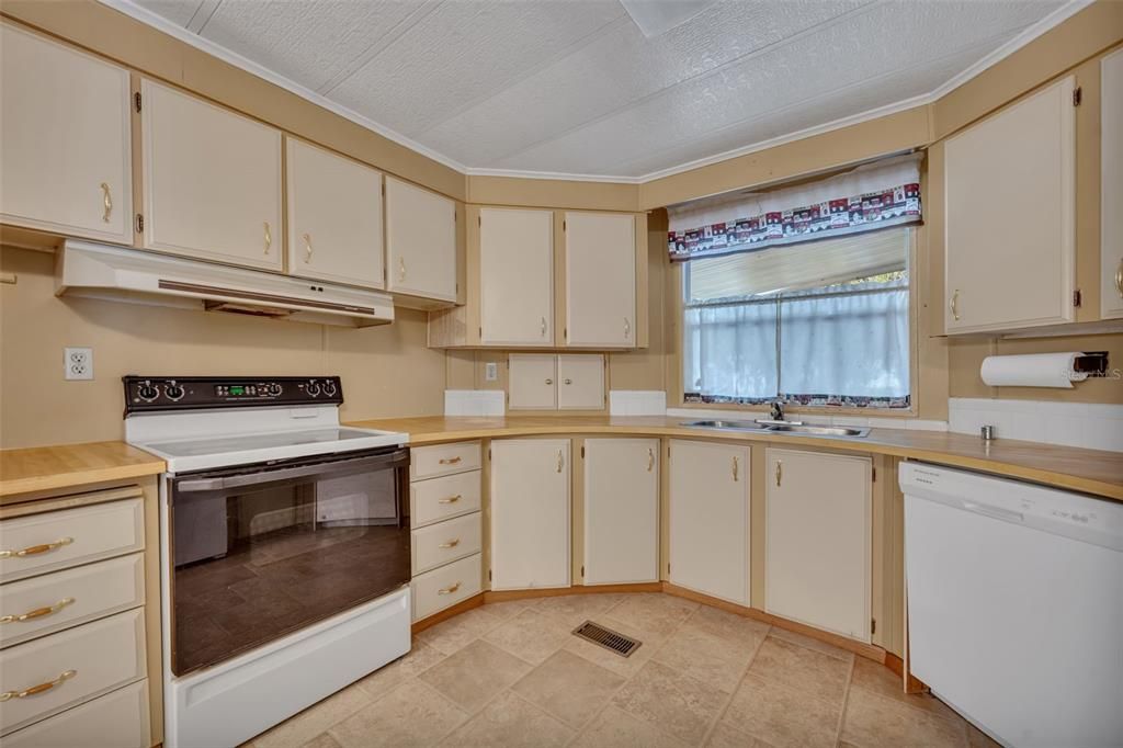 На продажу: $109,900 (2 спален, 2 ванн, 1152 Квадратных фут)