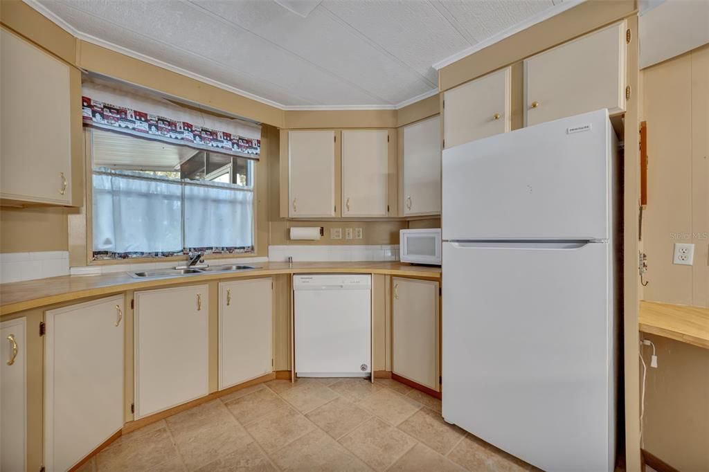На продажу: $109,900 (2 спален, 2 ванн, 1152 Квадратных фут)