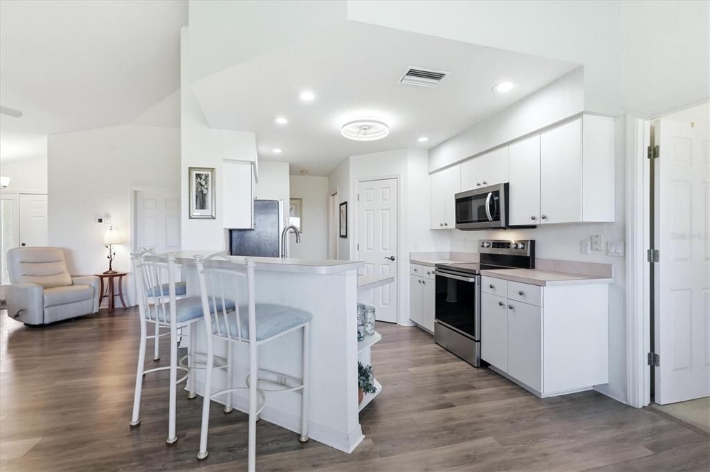 For Sale: $214,700 (2 beds, 2 baths, 1407 Square Feet)