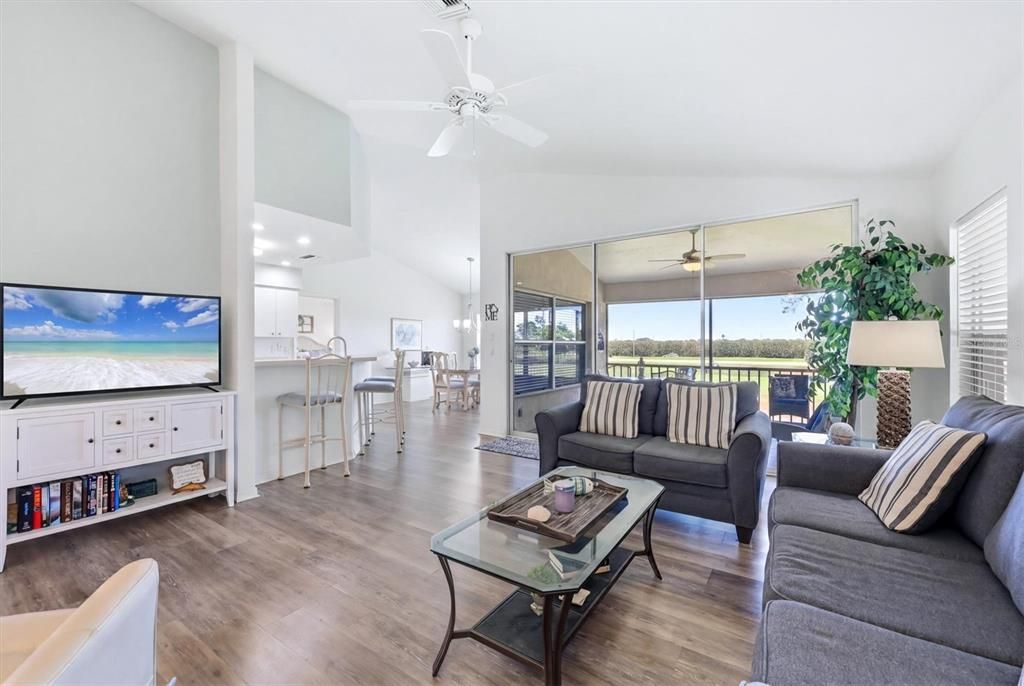 For Sale: $214,700 (2 beds, 2 baths, 1407 Square Feet)