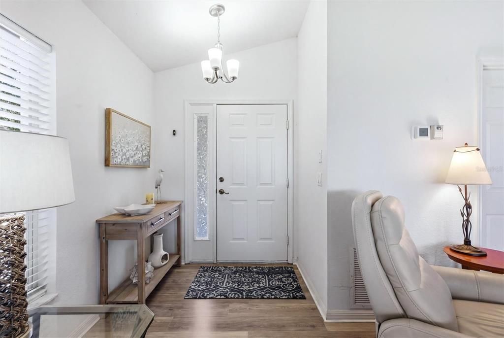 For Sale: $214,700 (2 beds, 2 baths, 1407 Square Feet)