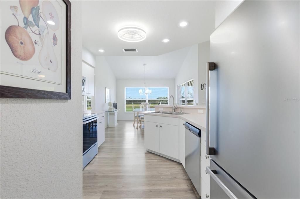For Sale: $214,700 (2 beds, 2 baths, 1407 Square Feet)