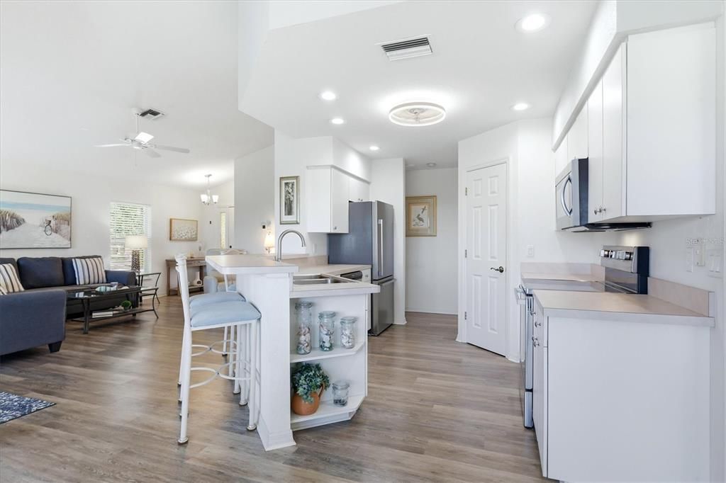 For Sale: $214,700 (2 beds, 2 baths, 1407 Square Feet)
