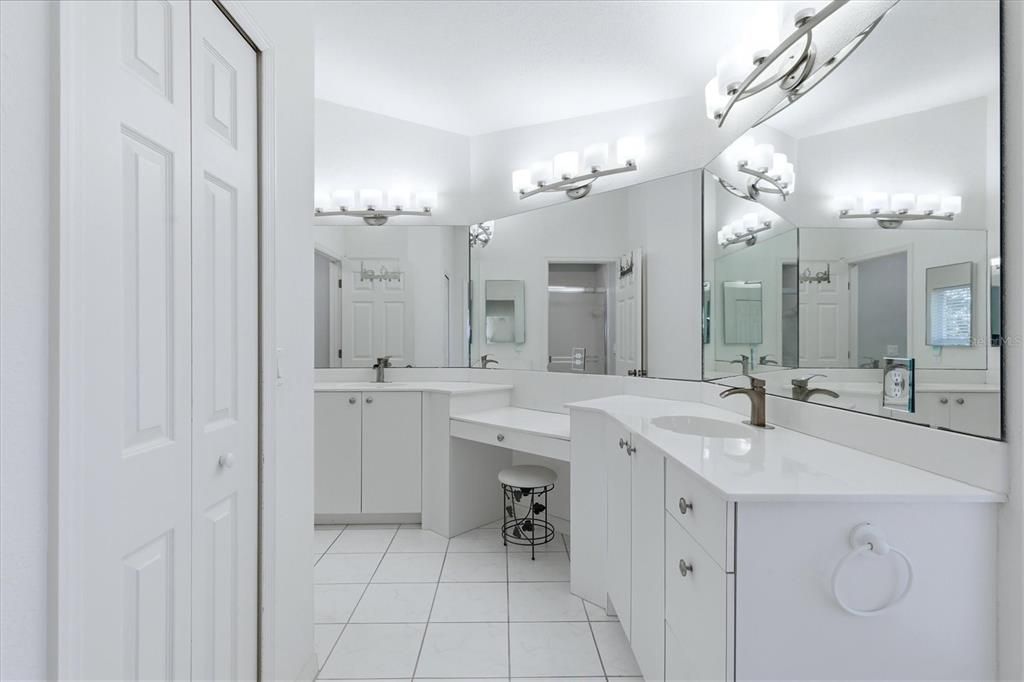 For Sale: $214,700 (2 beds, 2 baths, 1407 Square Feet)