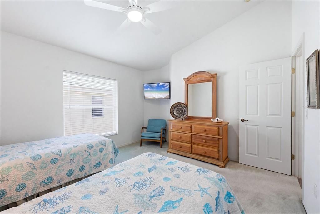 For Sale: $214,700 (2 beds, 2 baths, 1407 Square Feet)