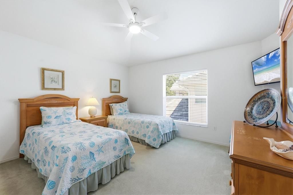 For Sale: $214,700 (2 beds, 2 baths, 1407 Square Feet)