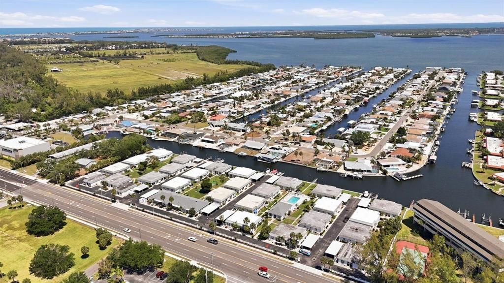 На продажу: $199,000 (2 спален, 2 ванн, 1078 Квадратных фут)