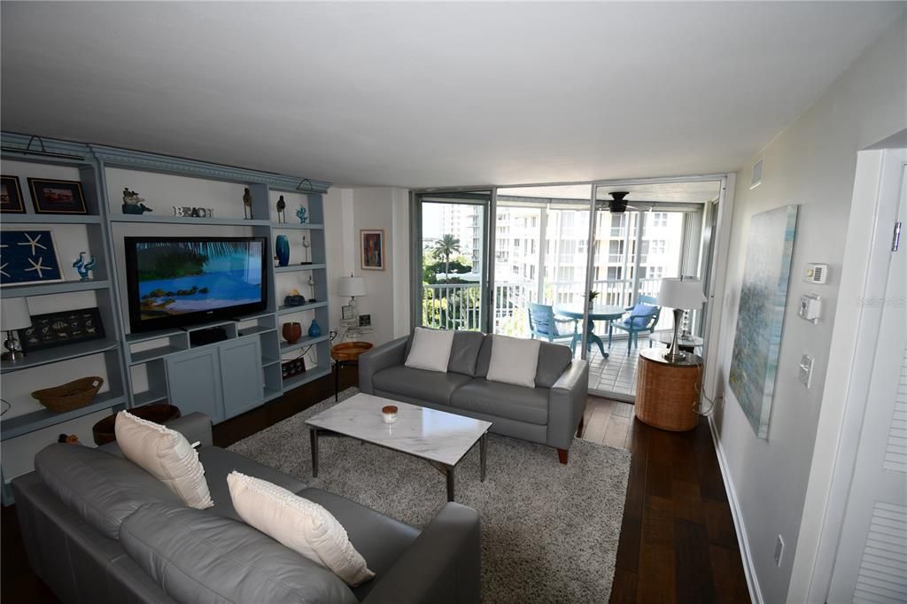 For Rent: $4,995 (3 beds, 2 baths, 1207 Square Feet)