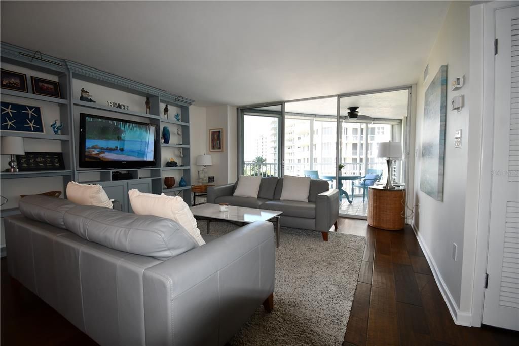 For Rent: $4,995 (3 beds, 2 baths, 1207 Square Feet)