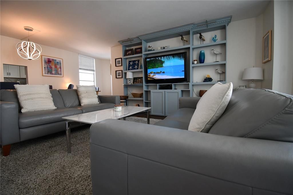 For Rent: $4,995 (3 beds, 2 baths, 1207 Square Feet)