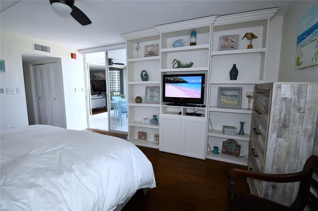 For Rent: $4,995 (3 beds, 2 baths, 1207 Square Feet)