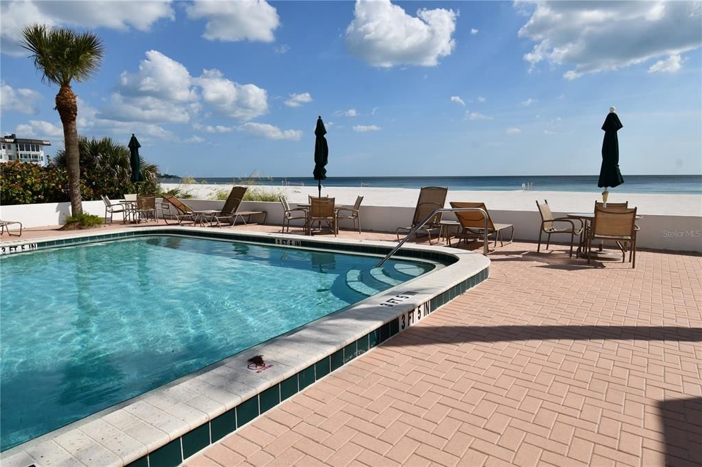 For Rent: $4,995 (3 beds, 2 baths, 1207 Square Feet)