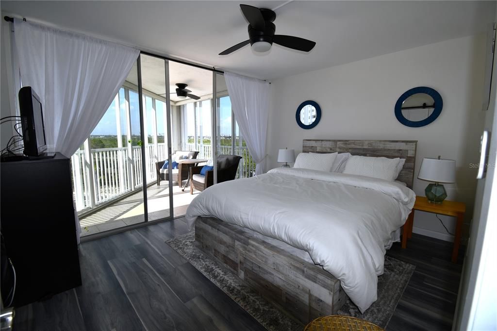 For Rent: $4,995 (3 beds, 2 baths, 1207 Square Feet)